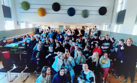 Nemendur ásamt Guðnýju, Jóhönnu og Flóna (fleiri myndir má sjá á Instagram síðu skólans)