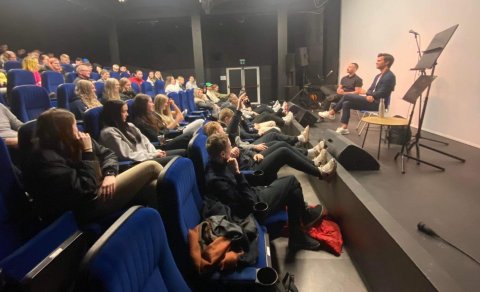 Leikhópur í heimsókn í FÍV