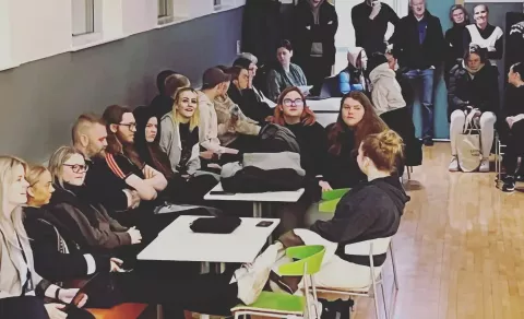 Dagurinn byrjaði með kynningu á verkefninu á sal skólans. Fleiri myndir má sjá á Instagram síðu skól…